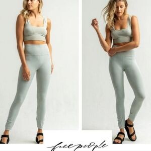 FREE PEOPLE  MOVEMENT NWT GOOD Karma leggings in sea glass green XS/S